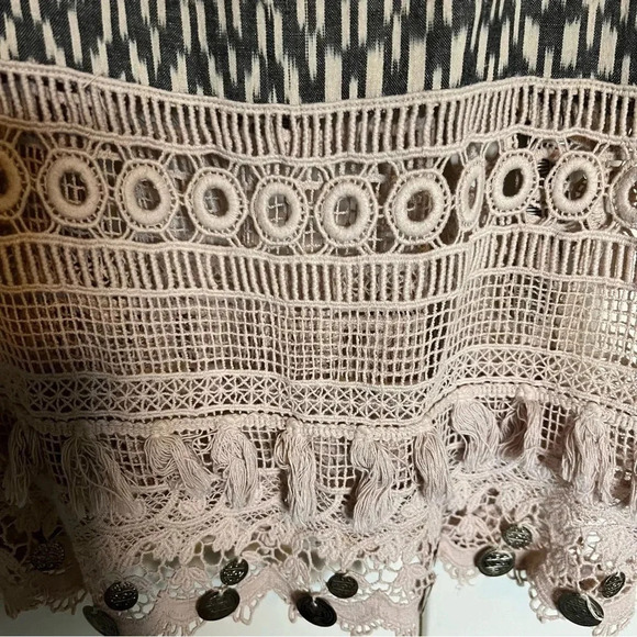 Deby Debo Crochet Fringe Printed Top Size Small - Picture 4 of 8